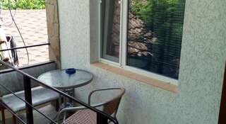Гостиница Guest House Maria Коктебель Трехместный номер с балконом-4