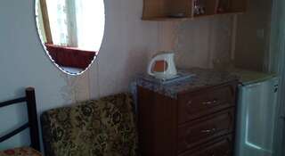 Гостиница Guest House Maria Коктебель Трехместный номер эконом-класса с общей ванной комнатой-4